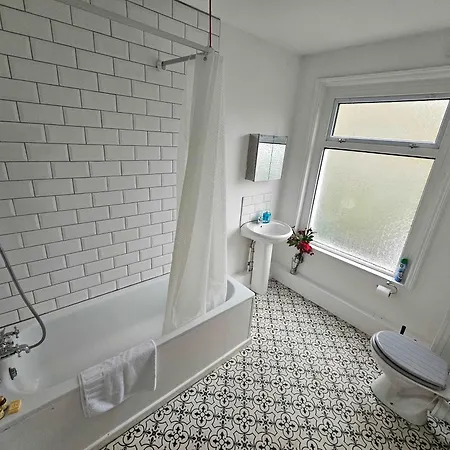 בית נופש Spacious 4br Family-friendly In Redfield בריסטול